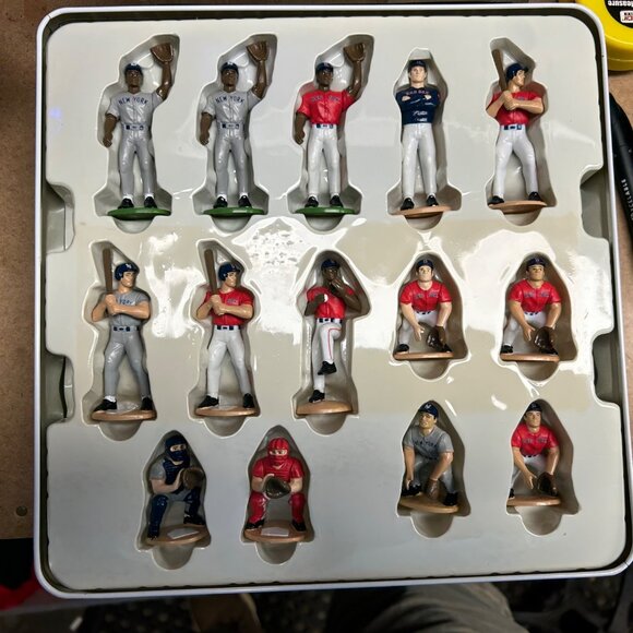 USAopoly MLB Rivalry Chess Yankees Vs RedSox Collector Edition - Picture 6 of 13